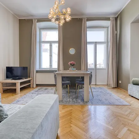 Lägenhet Historic At Old Town